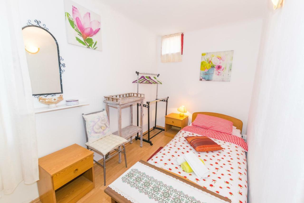 Beautiful Rustical Apt Ana In The Heart Of Rovinj Extérieur photo