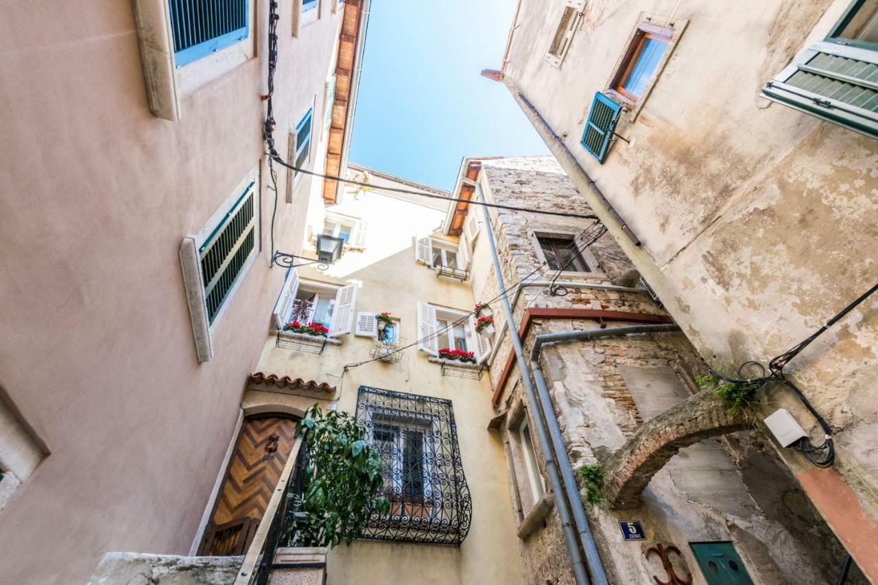 Beautiful Rustical Apt Ana In The Heart Of Rovinj Extérieur photo